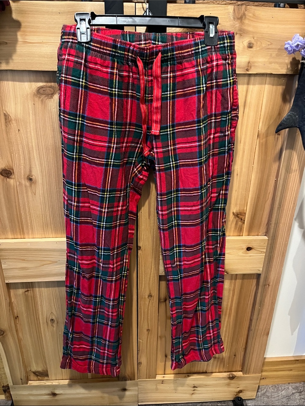 Old Navy Red and Green Plaid Flannel Pajama Pants has Pockets
